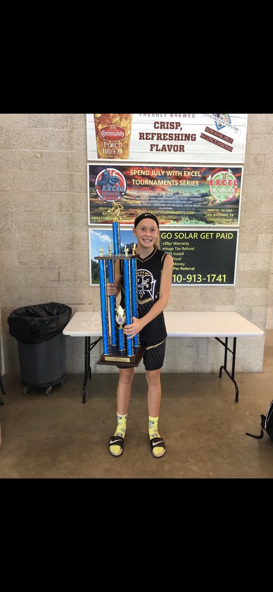 chaysegoetz23's tweet photo. So sad I couldn’t play one last AAU tourney with my girls but I’m so thankful for everything @saladyhoops has done for me as a player and person. Excited to get the next chapter started! https://t.co/hUBPXDCR0g