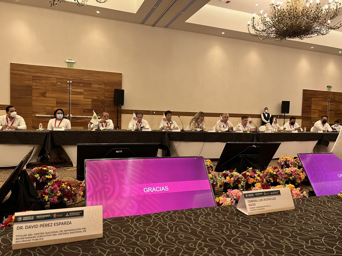 DavidPreze's tweet photo. ¡Ya estamos en #TuxtlaGutiérrez Chiapas! 

Aprender de los mecanismos informales de control que se utilizan en el sureste es ESENCIAL para implementar la proximidad y la justicia cívica

En ese sentido, presentaré 4 propuestas p/ fortalecer las policías de México 

👮🏽🇲🇽 https://t.co/tM789sZbfi