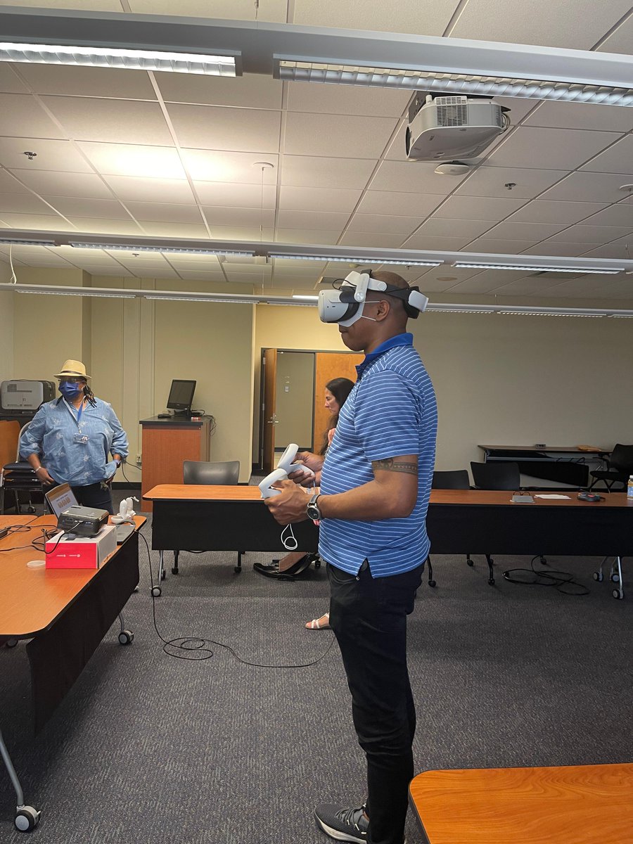 tsusmartcenter's tweet photo. Members of our TSU Smart Center participated in a demonstration of new cutting-edge technology with Oxford Medical Simulation. Technology in Medical Education. #innovation #bringingeducationtolife #VR #Quest2 #TSUSmartCenter https://t.co/PLvxopMWCN