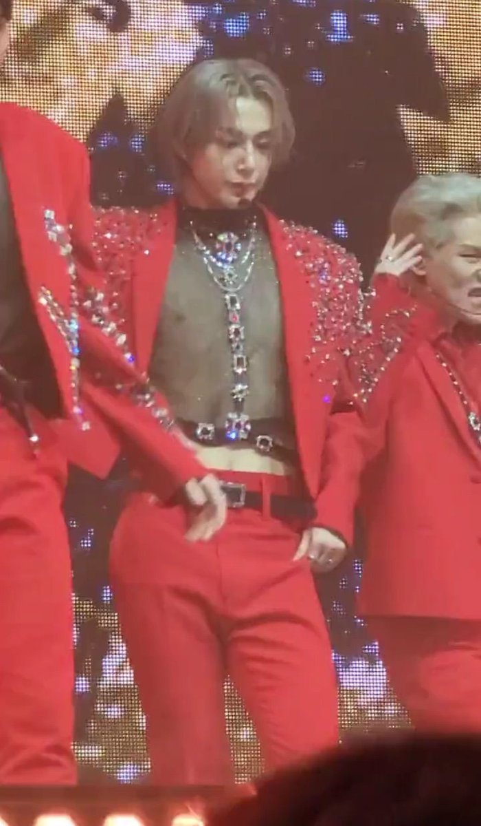 mxboobs's tweet photo. hyungwon oh my... https://t.co/UrZVW7l1rp