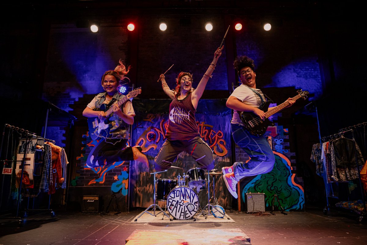 jonny_feathers's tweet photo. Hi Everyone! Are you coming to see us next week? @ParkTheatre We can't wait to meet you! Check out this snap of me and my friends ROCKIN' out!🎸 Opening July 29 #childrenstheatre #holidayfun
📷 @_he_photo 
Writer @TheMartinMurphy  
Production design - Valeria Voronkina https://t.co/Fkya7QUYty