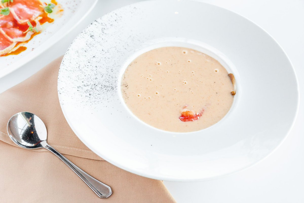 Today seems like a perfect day for She-Crab Bisque.

Cream sherry, crab, crème fraîche, and chives

To make a reservation, visit the link in our bio, or call (412) 481-4414.