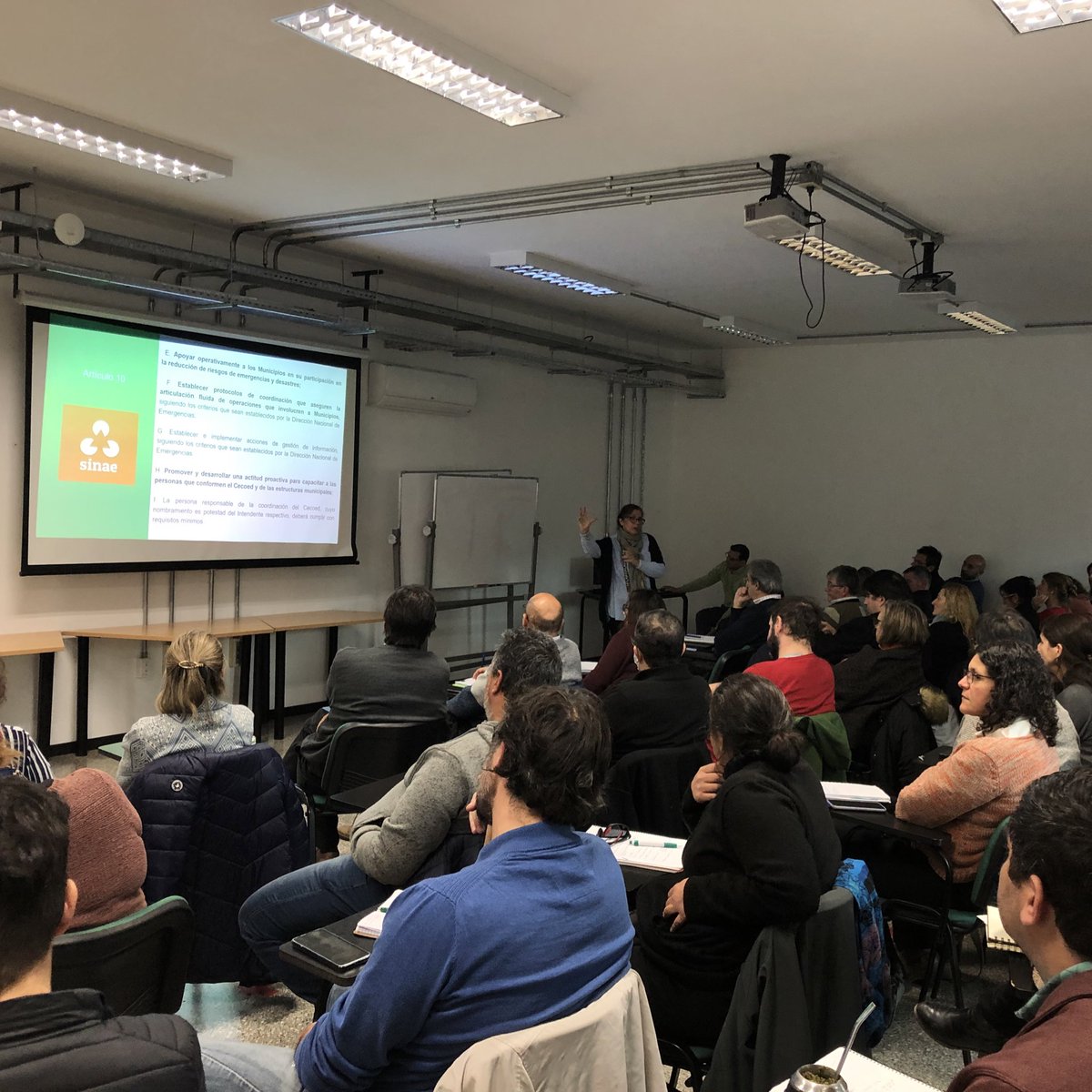 CECOED's tweet photo. 👋🏼 Hoy estuvimos en el Centro de Formación y Estudio de la intendencia, con un taller correspondiente al marco de la implementación de la Gestión Integral de Riesgos (GIR). El fin es seguir mejorando la respuesta ante las emergencias. https://t.co/tOKZ0rcyIn