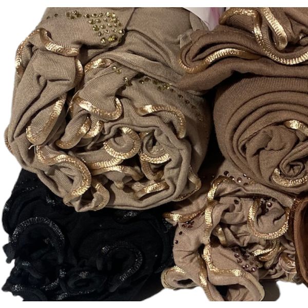 Luxe hoofddoek sjaal Jersey met elegante steentjes en een passende satijnen lijn. Geschikt voor iedere gelegenheid. De hoofddoek is gemaakt van zachte jersey stof. Draag deze stijlvolle hoofddoek en maak je outfit compleet! 

marocstore.nl/shop/hoofddoek…