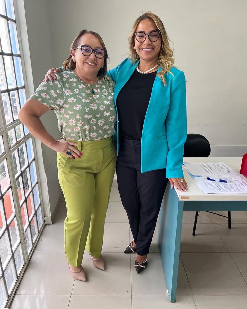 Sesconrr's tweet photo. Audry Torres toma posse como nova presidente do Sescon-RR e foi motivo de muito orgulho para mim! Além de minha amiga, é parceira e excelente profissional. Vai conduzir com excelência esse novo desafio. Deixo a presidência do sindicato com o sentimento de dever cumprido! https://t.co/GcwZ866xwy