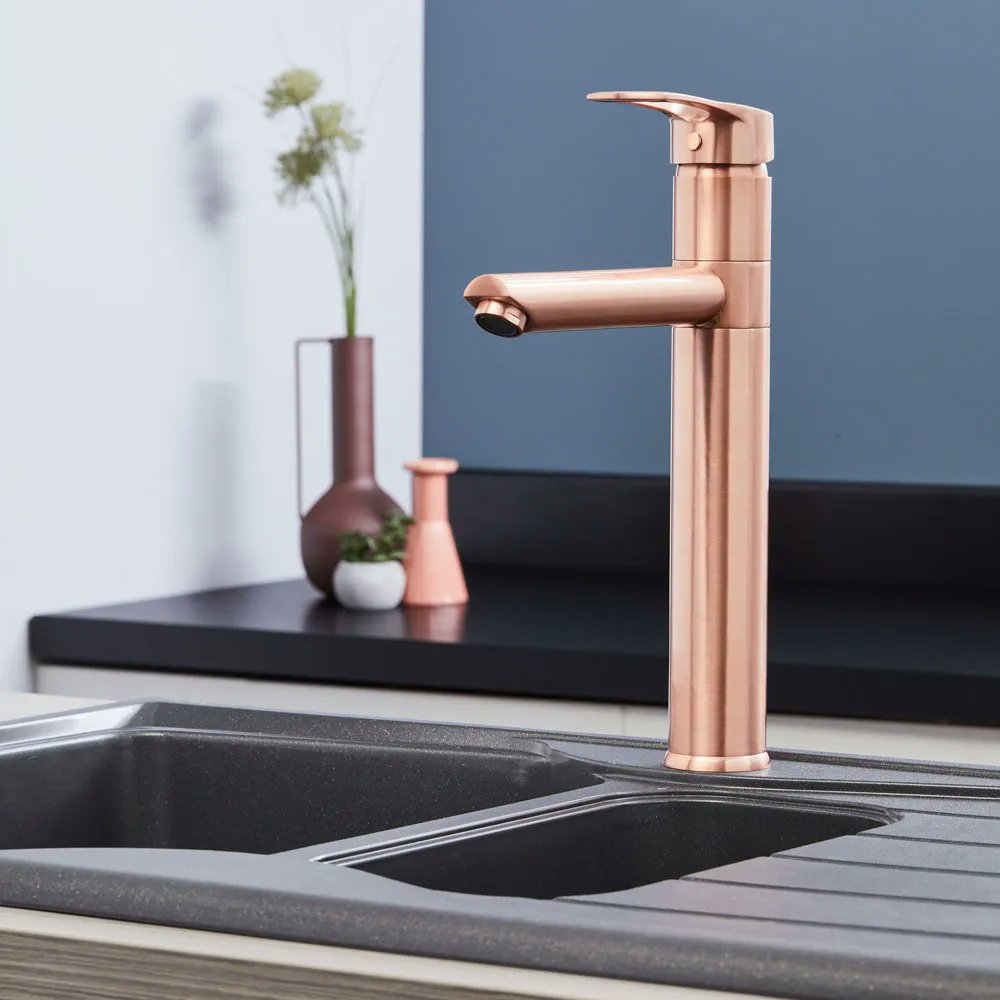 Rubberduckbath's tweet image. Aysgarth tap is ideal for adding a sophisticated touch to any kitchen giving a modern, stylish and functional approach. The perfect tap for any busy home.

rubberduckbathrooms.co.uk/kitchen-sink-t…

#kitchentaps #kitchendesign #kitcheninspiration #kitchen #homedesign #homeinspiration