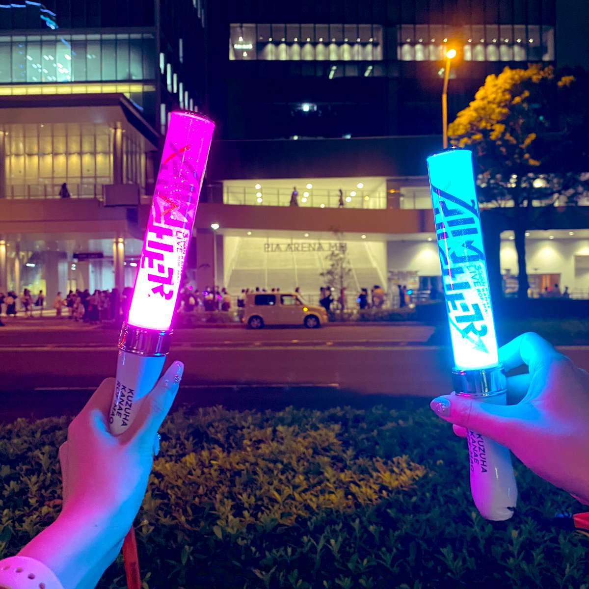 maccho_i7's tweet photo. 甲斐田晴は確かにそこに存在した。
いだはるにとってはじめてのリアルイベントに参加できて、そして本人も望んでいたペンライトの海の一部になれて本当に嬉しかった😭
甲斐田のためにブルーとイエローの浴衣を着たよ。
本当に大好き、一生ついて行くからね！！💙
 #AimHigher https://t.co/aUUhaZ71zg