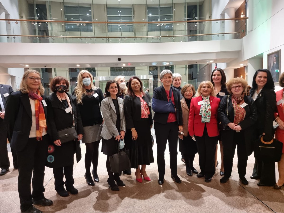embpanamaaus's tweet photo. Hoy, la Ministra de Relaciones Exteriores de Australia, Honorable Penny Wong, realizó su primera reunión con el cuerpo diplomático acreditado en Canberra.
En esta ocasión la Embajadora Patiño tuvo el honor de compartir con la Ministra, en esta ocasión especial. https://t.co/Cw6VxHLgJ3