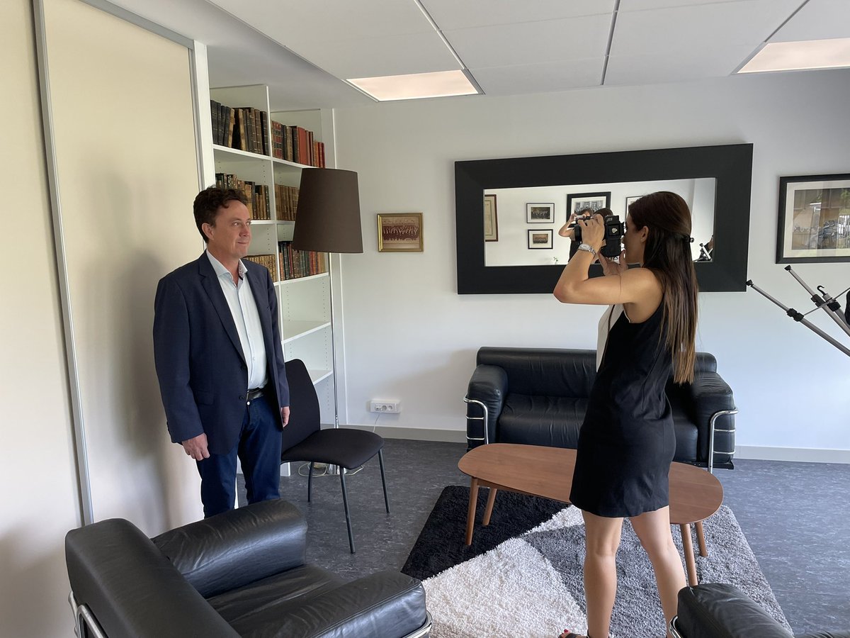 📢🎥Le Bâtonnier Nicolas Gillet a répondu à <a href="/LEXBASE_EDITION/">LEXBASE</a> pour sa fameuse série "Et si j'étais Garde des Sceaux" ! 
✅L'occasion d'évoquer quelques sujets d'actualité. 
Restez connectés pour visionner la vidéo. 
Le Garde des Sceaux sera prochainement filmé… à son tour.