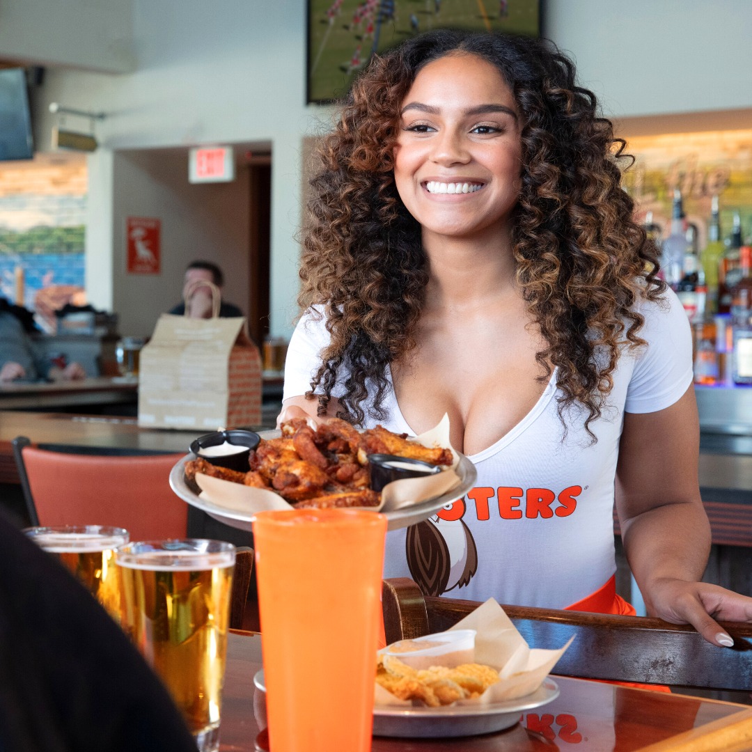 😍 We know you come here for the wings but 👏 I'm 👏 just 👏 sayin' the smiles don't hurt a bit!