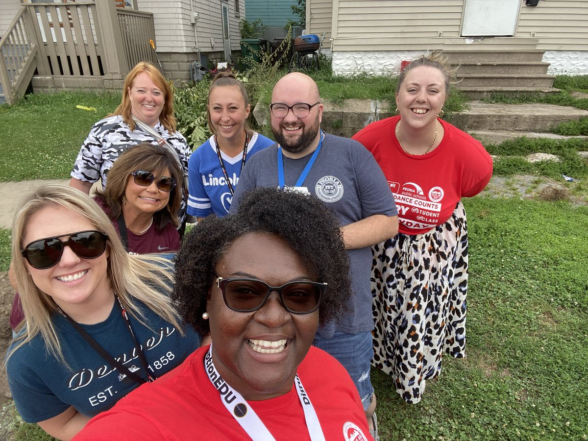 The Mustangs found some Lions on our Because We Care Walks! #teamworkmakesthedreamwork 🐴💙💛🦁