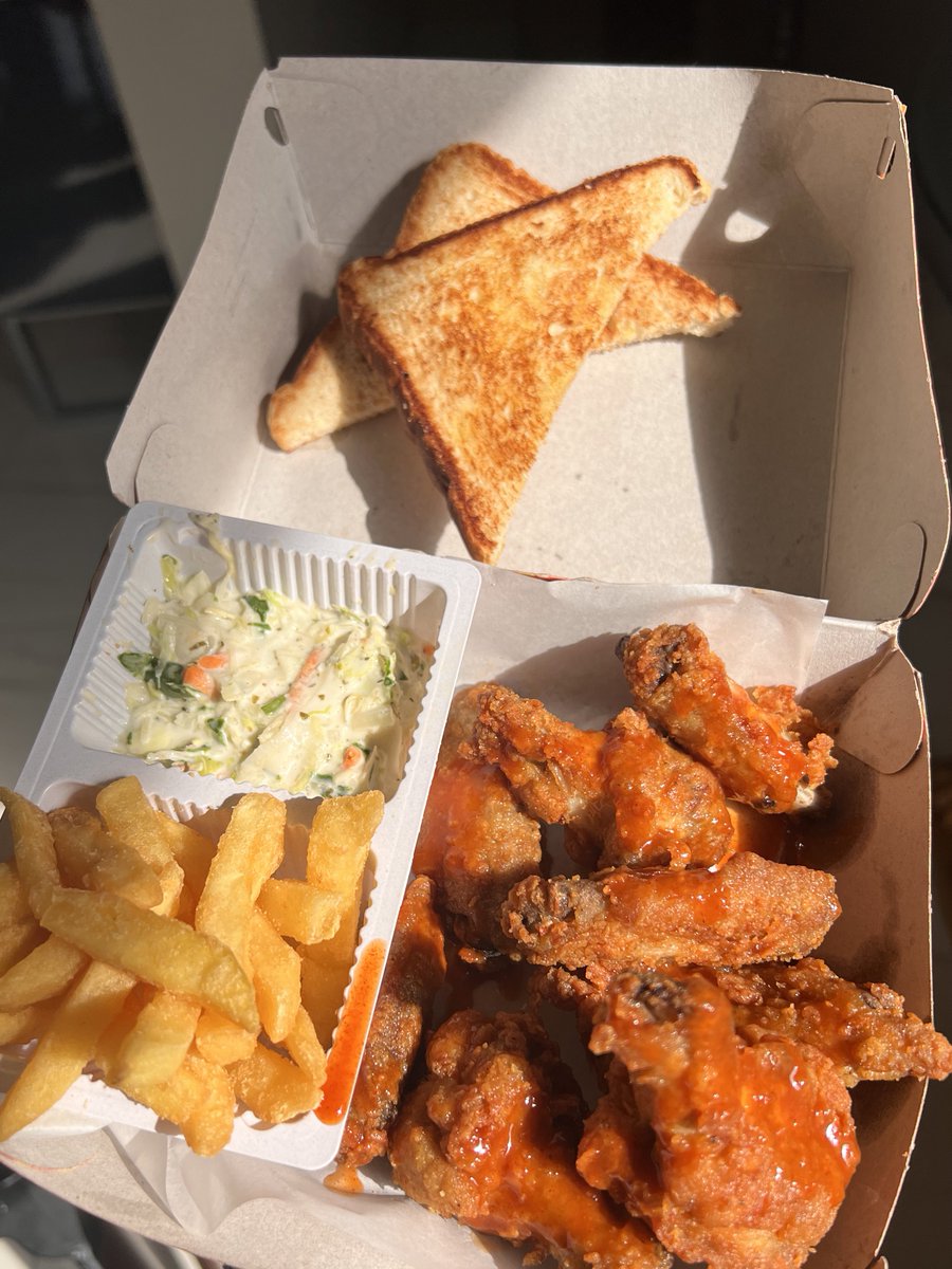 BaloiBill's tweet photo. You can’t tell me these aren’t the best wings 😭 https://t.co/17NIZCsdF8