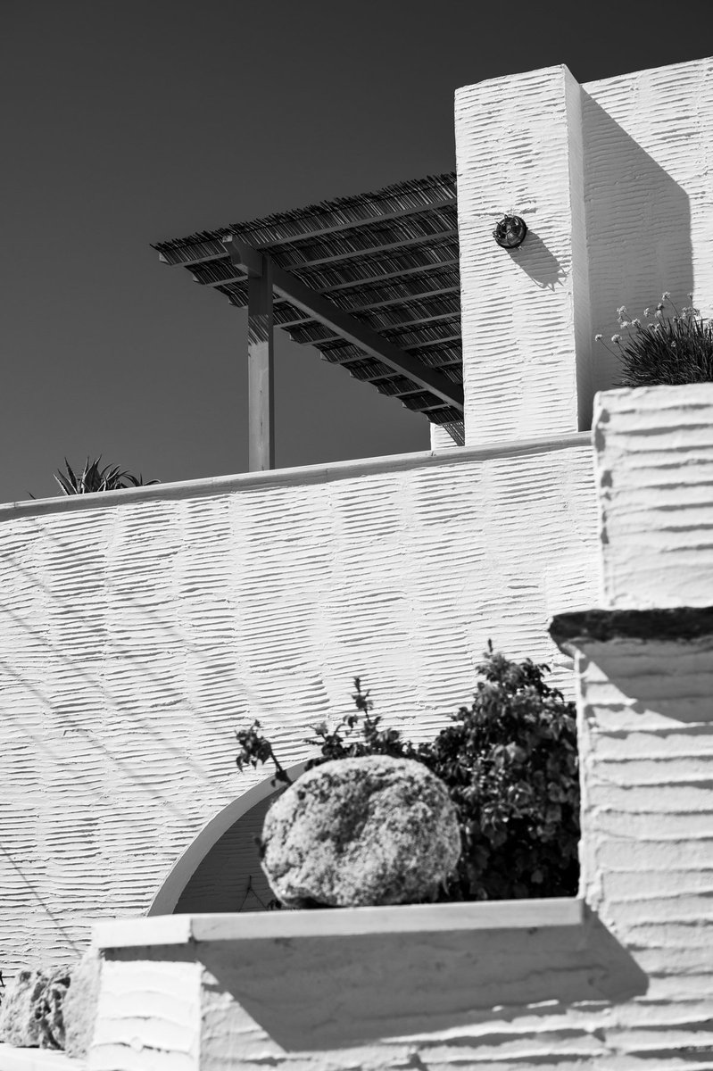 apgouvalis's tweet image. White walls and the sky... 
.
.
#classicarchitecture #architecturephotography #cycladicarchitecture #cycladesislands #traditionalbuilding #geometric #geometry #shadows #shadowhunters #shadowplay #bnw #bwphotography #instablackandwhite #nikonz6