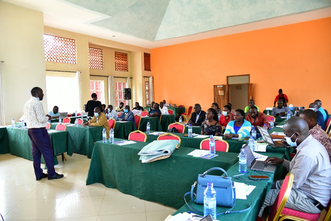 bayloruganda's tweet photo. In a bid to improve collaboration &amp; documentation of stakeholder work outcomes @bayloruganda  is training #CSOs #PLHA.
@bayloruganda works with #CSOs  #PLHA networks to improve client retention on ART and improve community-facility linkages in regard to #GBV #KP  #TB programming. https://t.co/vW73WJkFtu