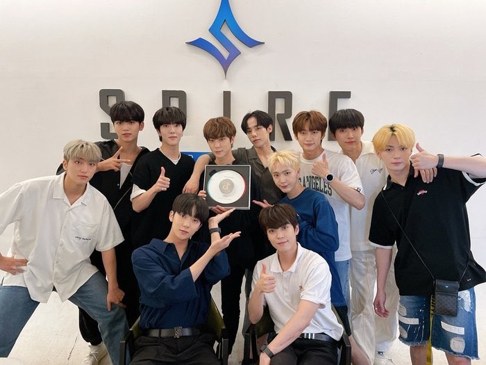 OmegaXColombia's tweet photo. FORX!
POR FAVOR DEN RT Y RESPONDAN QUIEN ES SU BIAS🫧

Yo voto por #OMEGA_X en #WhatsYourK_MyBoys #WhatsYourK https://t.co/0Xe4xBFgfF
