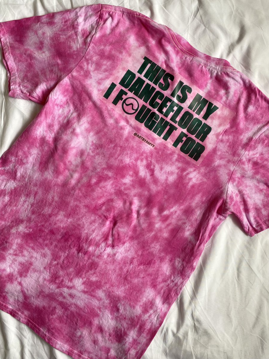 artbyamyy's tweet photo. *NEW* Lady Gaga Chromatica ‘Free Woman’ Pink Tie Dye T-shirts are available to order in my Etsy now! (link in bio) ⚔️💓
Full design was digitally drawn by me and the T-shirt was hand dyed by me! https://t.co/h9H0Gokhoo