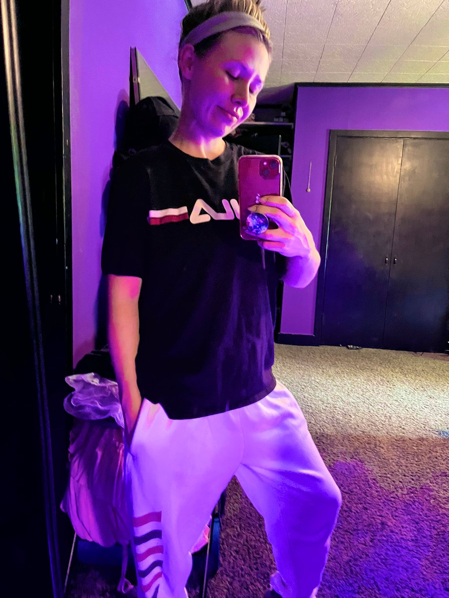 clehman21018's tweet image. Forever dressing like a college student 🤙 #style #hoetohomeless #noinbetween