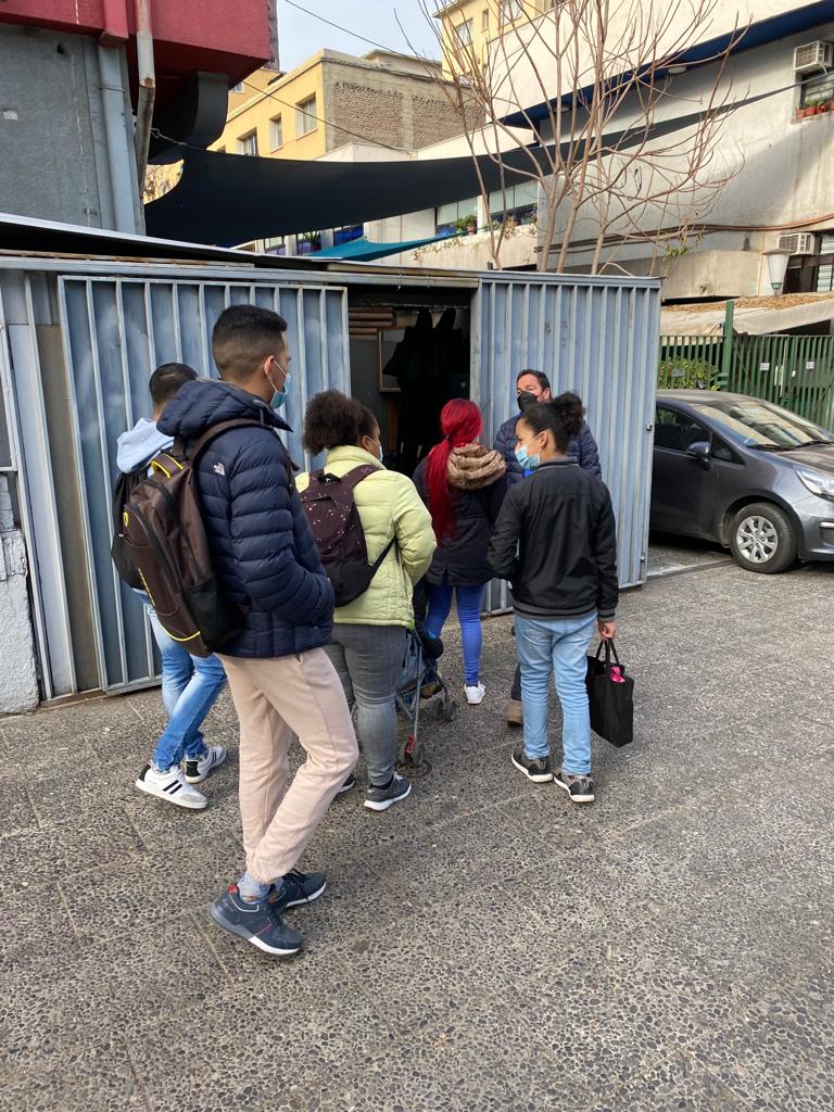 FASICDDHH's tweet image. 🗣 Cristian Nuñez, Coordinador Regional y Fernanda Menares, Trabajadora Social, ambos del programa Refugio de #FASIC Santiago, con la colaboración de profesionales de la oficina del Registro Civil, ejecutaron el siguiente operativo. ✅fasic.cl/wp/2022/07/ope…