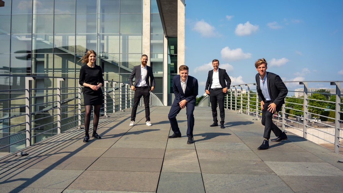 ninebarc's tweet photo. Two years ago we did our first professional photo shoot as a team with #Ninebarc. This event reminds us of how much we have evolved as a team!
This photo shows that we are dynamic, have fun and work well as a team.
Hans Hosenfeld, Corey Ellis, Cedric Horstmann, Bruno and Zita https://t.co/cVqvE82o0d