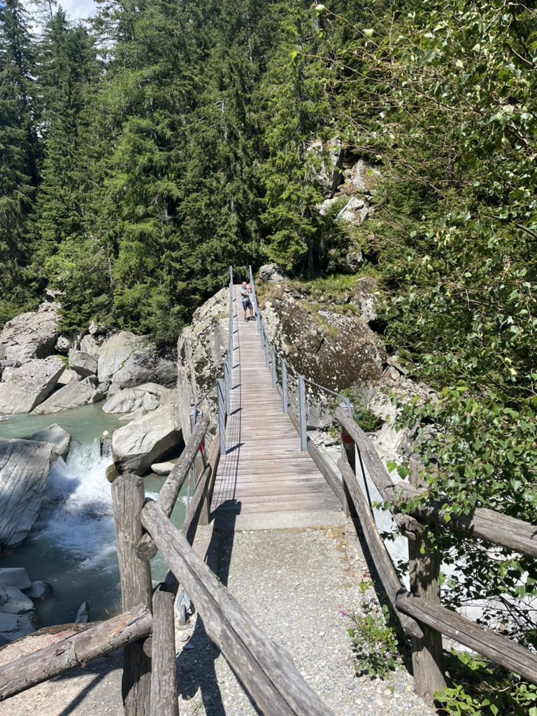 conrad_seraina's tweet photo. Auf der #Viaspluga von Sufers nach Andeer - wunderbar https://t.co/RfG7QxRgKZ