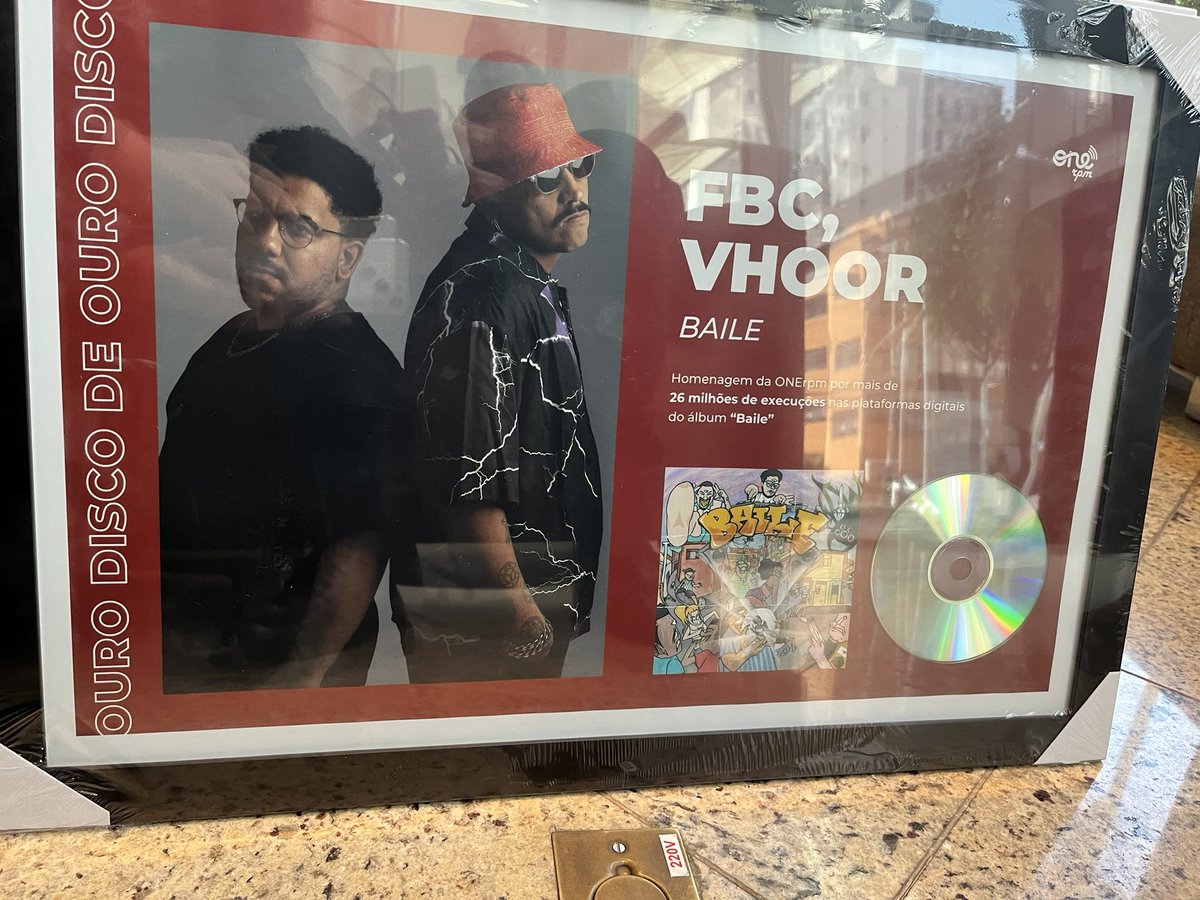 vhoorvictor's tweet photo. Baile disco de Ouro 🏅 https://t.co/OrbWs7H3R4
