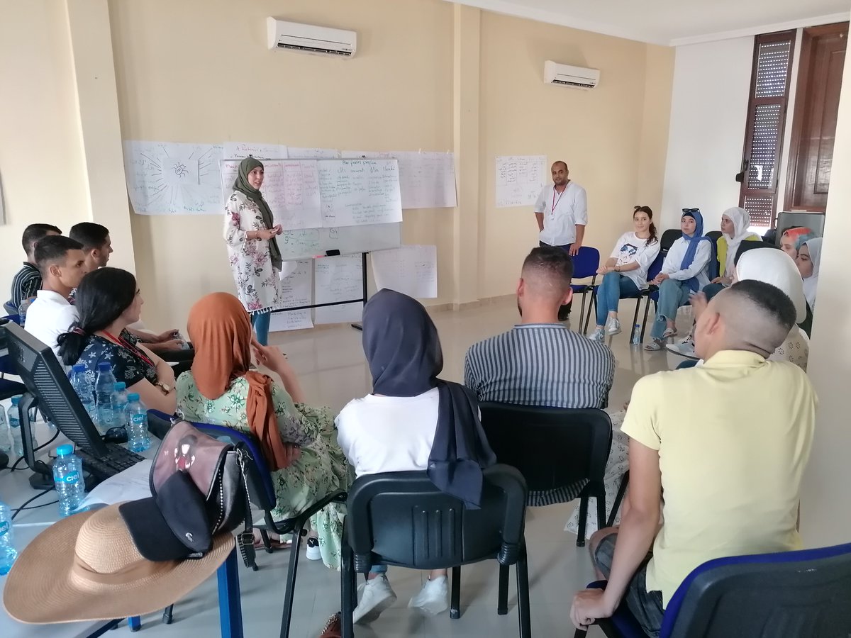 MedCities's tweet photo. (3) Plus de 30 jeunes ont commencé cet semaine le cours de formation professionnelle sur le e-commerce à l’artisanat à @BaladiaChaouen dans le cadre du projet #EMPLOIMed financé par @cooperaciocat.
Cette formation de 100h de duration permettra aux jeunes d'apprendre... https://t.co/NHROyqJief