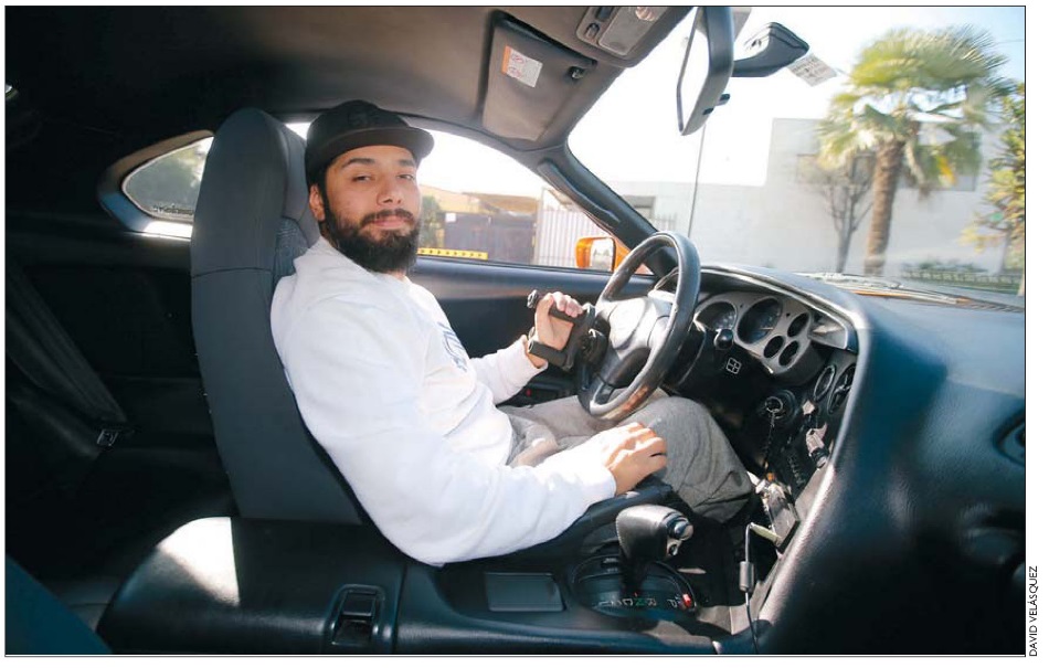 ZeroProjectLat's tweet image. Felipe Bustos quedó tetrapléjico en 2018, pero eso no le impidió importar un auto que maneja con una palanca conectada a los pedales.
Su caso es otro ejemplo de inspiración para #ZeroCall23 
Lee su historia publicada en @lun pinchado el siguiente link:
portal.nexnews.cl/showN?valor=ku…