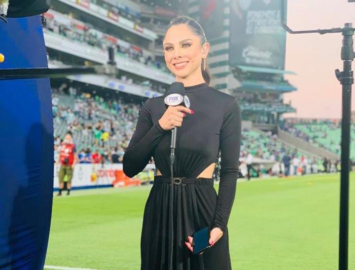 🌟 Daniella López, primera lagunera en narrar partidos de la Liga MX Femenil

Aquí te traemos los detalles:
➡️ bit.ly/3cNLA5j

#LasDueñasDelBalón #LigaBBVAMxFemenil