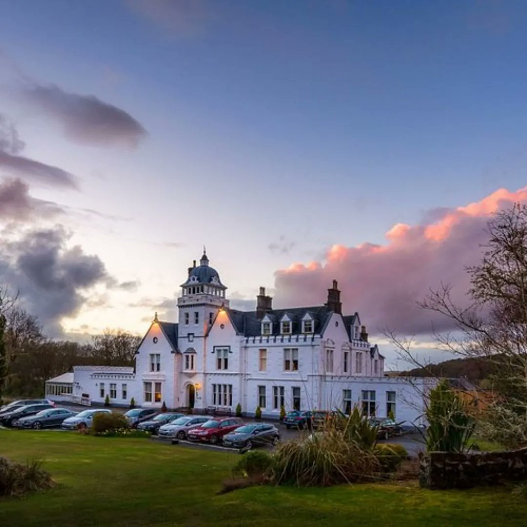 The historic Skeabost House began life as a hunting lodge in 1871!🦌 But before this grand old lady appeared, we know the grounds have been home to others since the times of Vikings.🗡 Here the name meant "The Sheltered House". 

Explore our rooms👉 skyehotel.co.uk/skeabost/rooms/