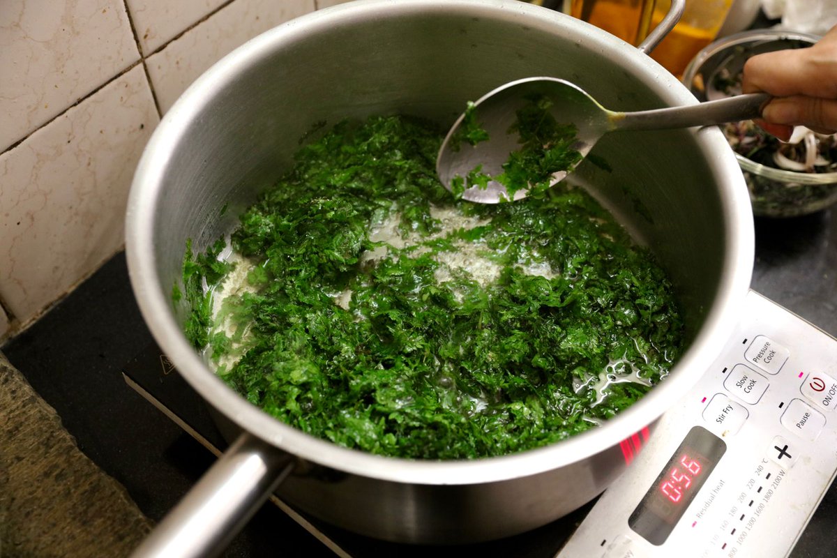 TheLocavoreIn's tweet photo. Rushina Munshaw-Ghidiyal  (@RushinaMG ) turned the leafy vegetable into an akargoda pickle, inspired by @forestpost_in 's Fern Pickle. https://t.co/eTjG9g28aR