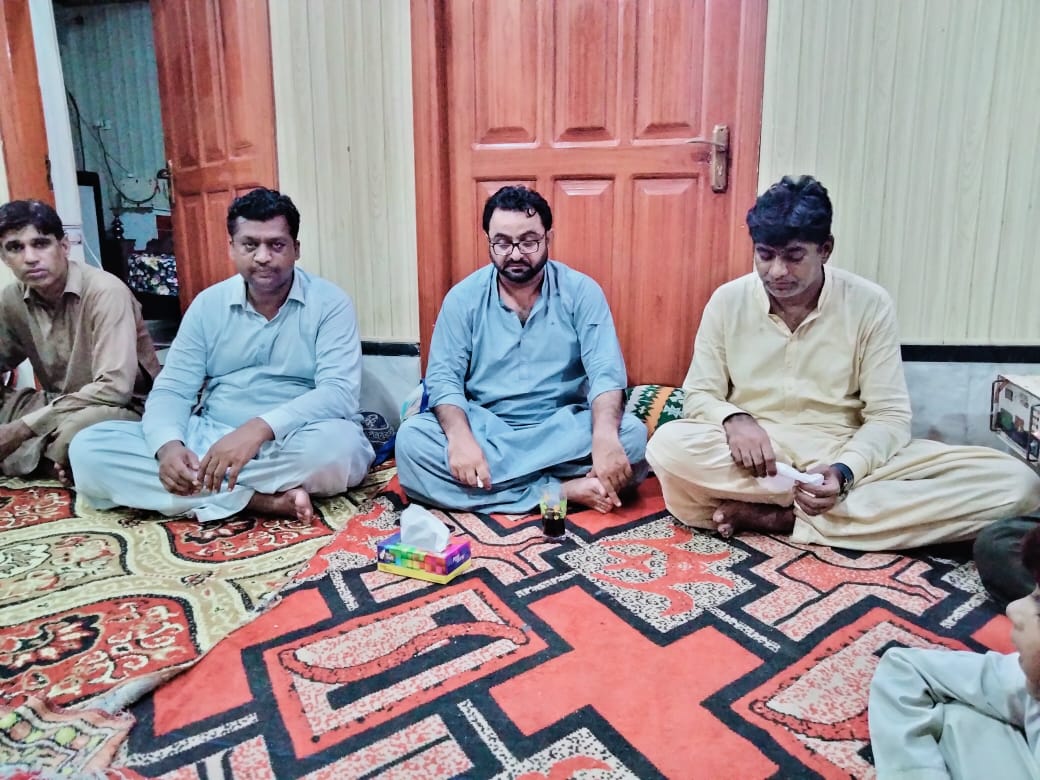 BashirMirani4's tweet photo. کندھ کوٹ ڈاکٹر مور سیال کے والد محمد موسیٰ سیال کے انتقال پر سنڌ کونسل میبر بشیر احمد میرانی نے تعزیت کی اور دعا مانگی https://t.co/F5OEYvrLZA