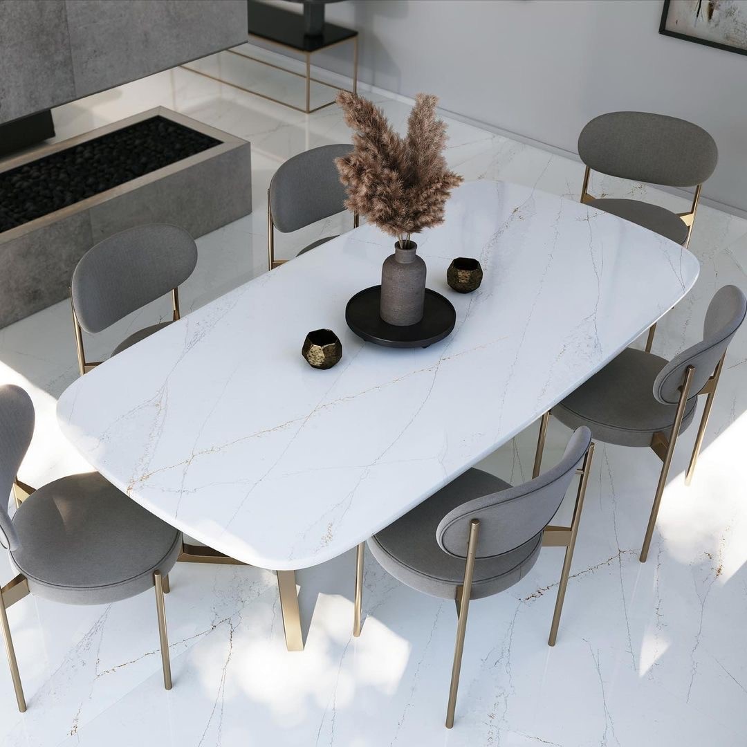 Gold and gray veins make their way over the white tone in this Silestone Ethereal Glow table, a modern version of the classic Calacatta-Gold. Follow us on Instagram for more inspiration: bit.ly/3geUIyf #Silestone #SilestonebyCosentino #SilestoneEthereal #Design
