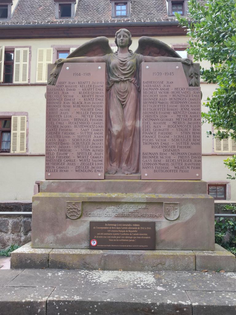 SabrinaHaessler's tweet photo. @Stbslam le monument aux morts de Riquewihr, en Alsace https://t.co/seUYLT5TbX