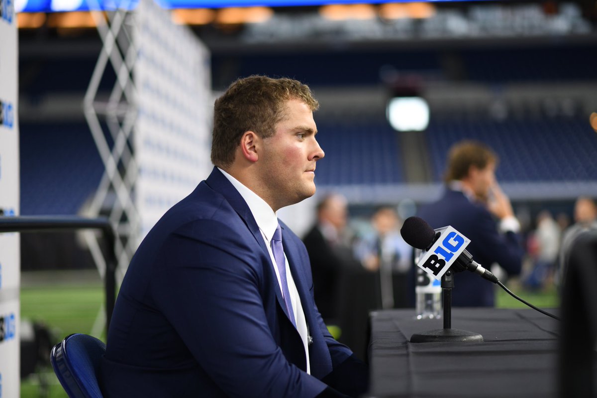 coachfitz51's tweet image. Grateful for these three Wildcats who were incredible representatives of our @NUFBFamily and @NorthwesternU yesterday at #B1GMediaDays! 

@tomiwabawore @PSkoronski @_cam4president 

#GoCats