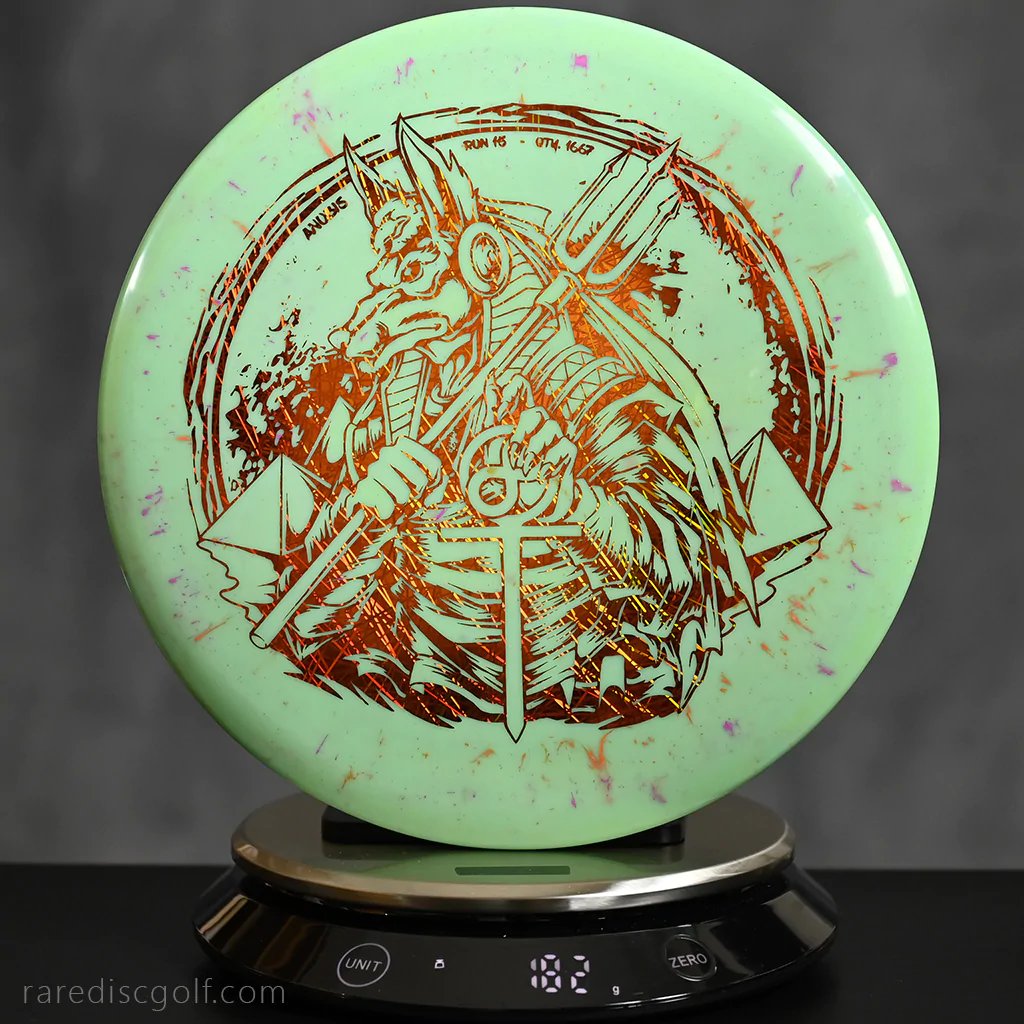 If you love a Mako3, the Infinite Anubis is a great choice. It's got the same flight numbers and a very similar hand feel, and although this run of splatter star starts out a little bit more stable it immediately flies straight and glides a ton. 5/5/0/0

rarediscgolf.com/products/infin…