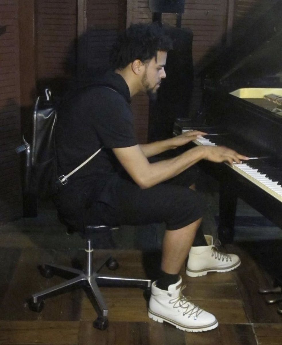 prodbyprosper's tweet photo. Cole world. If he did it so can you.
#rapper #rappersdelight #rapperline #mainrapper #realrapper https://t.co/5URj2mpr52