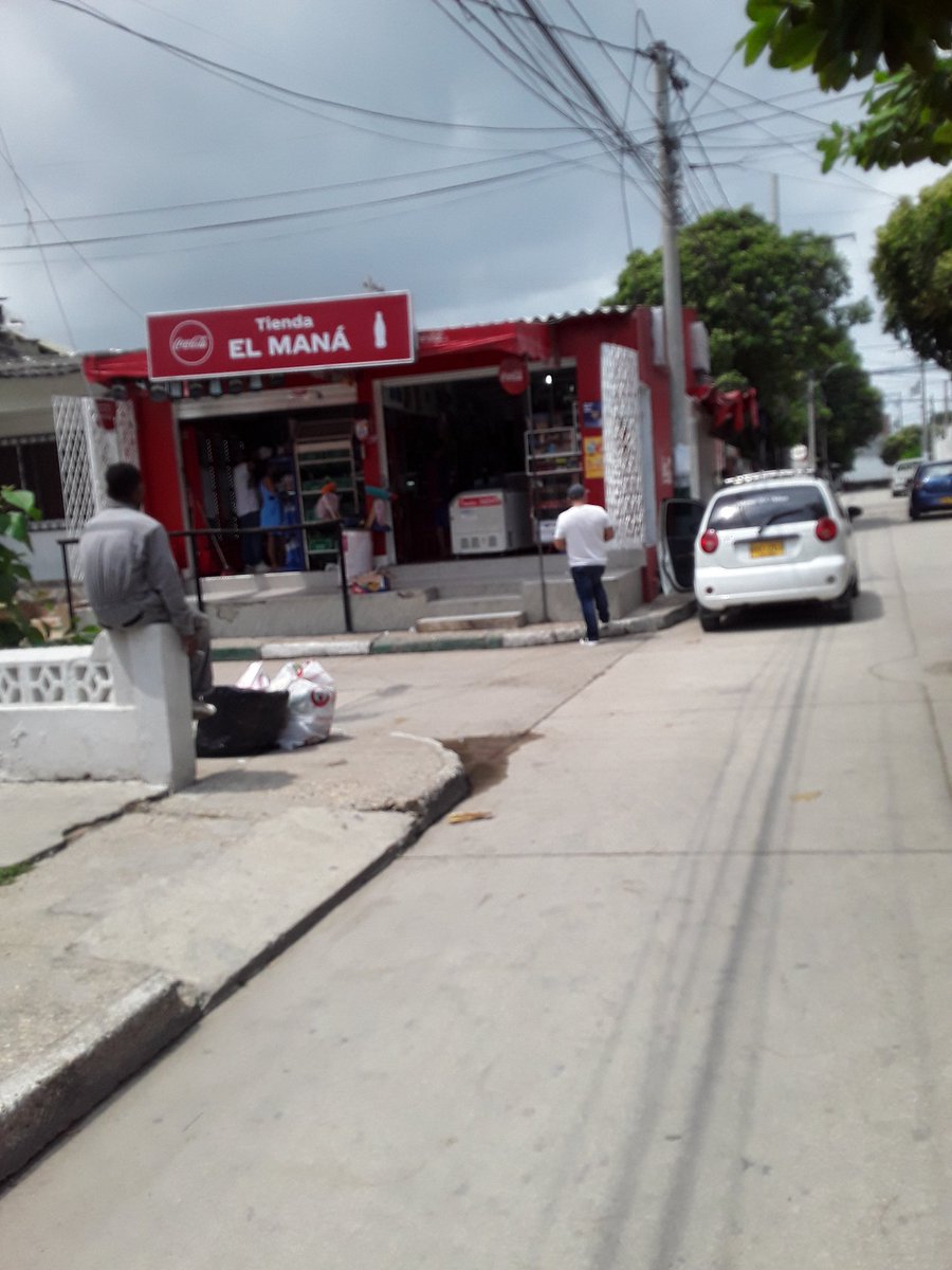 Elmayorsigilo's tweet photo. Tienda ubicada barrio Bosque  entrando por la calle Las Americas Transv 44,frente empresa Coca Cola empalmando luego a la izquierda Diagonal 21A,construyo #Orinal sobre la #Acera #AndenesSoloParaPeatones  #CartagenaDeIndias @AlcaldiaCTG @DadisCartagena @PoliciaCtagena.@jorvane. https://t.co/DBaMPv6JgJ