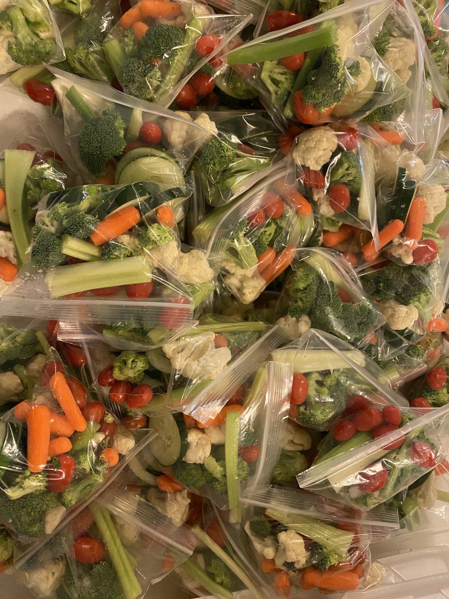 RickBColby's tweet photo. 100 dinners packed for anyone who needs one at @bstumc Manna Cafe. My girlfriend and I volunteer here every Wednesday. State Auto bought the food this week. #columbus #stateauto https://t.co/Wcr41cwd9N