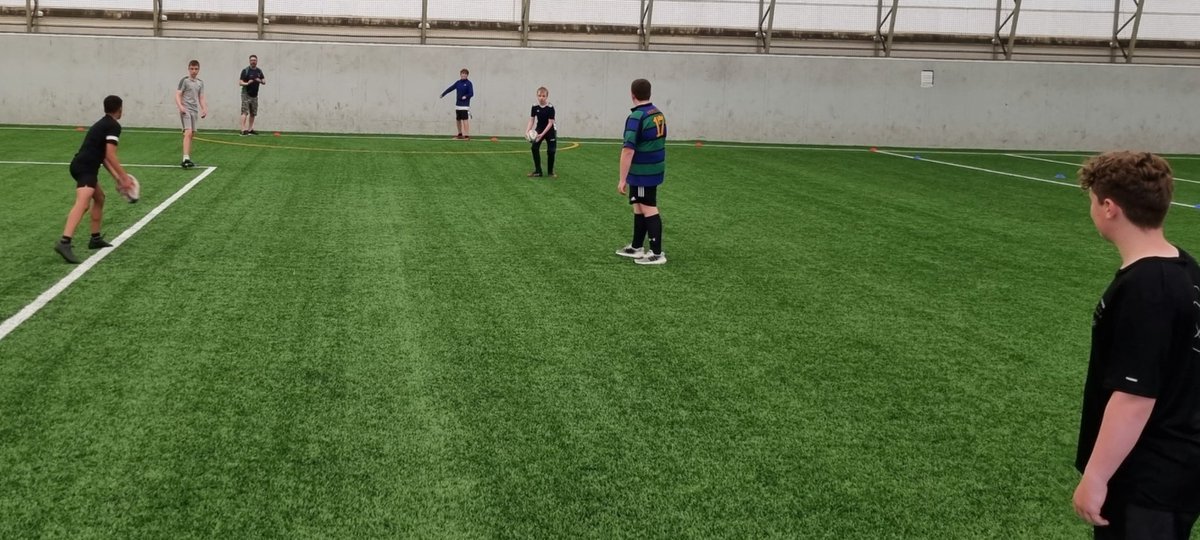 mikgillen's tweet photo. First night of pre-season for Hamilton under 15s. Good to see the kids back with ball in hand. 
Good shift from the team on a warm night indoors. 
#BullsFamily 
#CoachingBulls https://t.co/acf9epRWwu