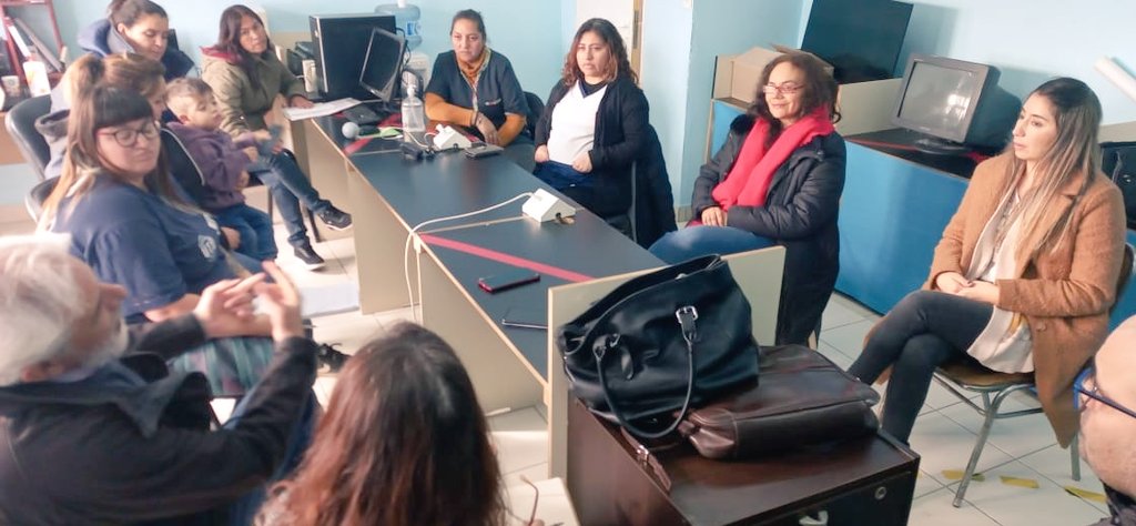 #Trelew 👉 Reunión de Trabajo para organizar la #Campaña de #Documentación que se realizará los días 2 y 3 Agosto en el Barrio Moreira. 
📌 Participaron: 
- La Dtora Gral del Registro Civil <a href="/LlanesMariaJose/">Maria Jose Llanes</a> y la Dtora de Asesoría Jurídica y Social de la <a href="/DDHHChubut/">Subsecretaría de Derechos Humanos Chubut</a> <a href="/BarcenaIoana/">Ioana Barcena</a>