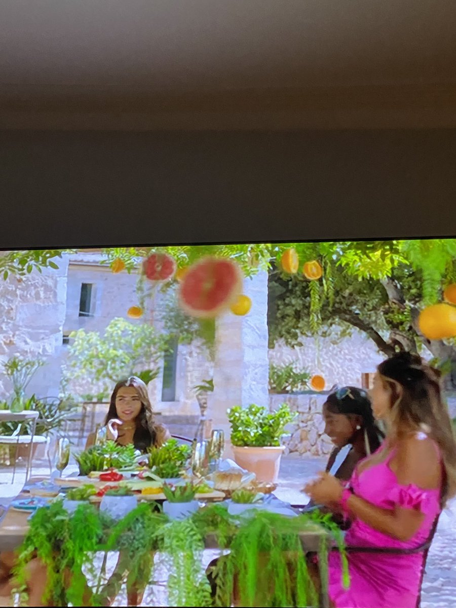 LoveIslandJoe's tweet photo. Cant pay attention to this convo, too focused on the half cut grapefruits as decor #LoveIsland https://t.co/nYPUX6DF5t