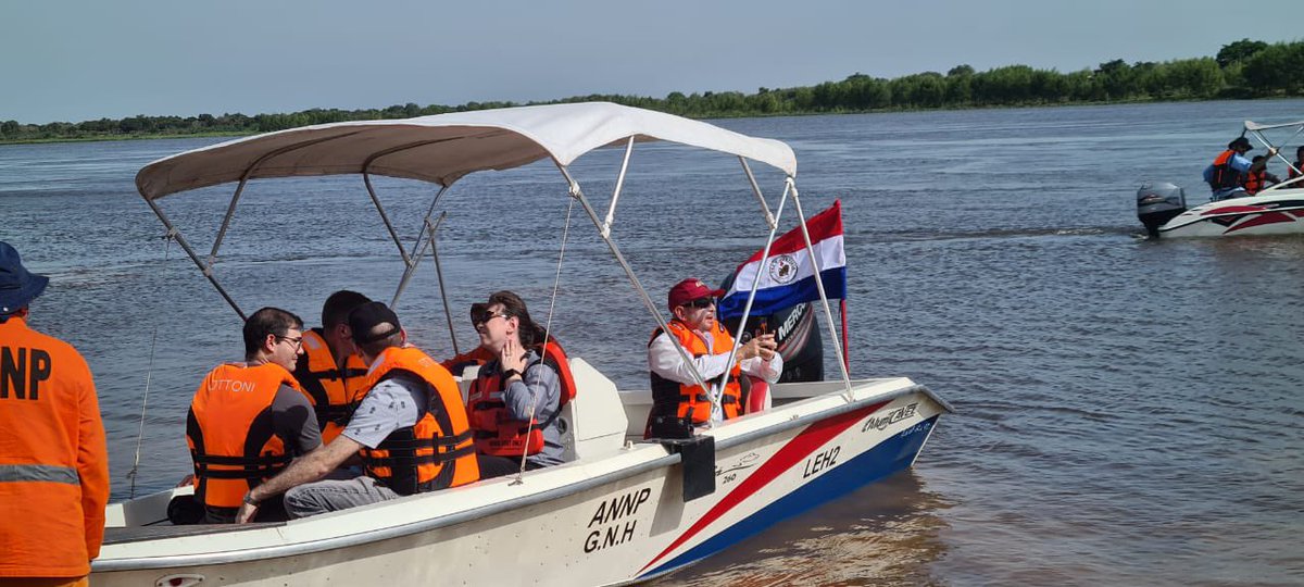 Visita de comitiva integrada por <a href="/mreparaguay/">Ministerio de Relaciones Exteriores</a> Usace, <a href="/annpparaguay/">ANNP Paraguay</a> <a href="/DGMM_SCT/">Dirección General de Marina Mercante</a> y Dipe a la zona de obra en Romero Cue Dpto de Concepción. Obra encarada por el <a href="/mopcparaguay/">MOPC Paraguay</a> de dragado para navegabilidad del Río Paraguay