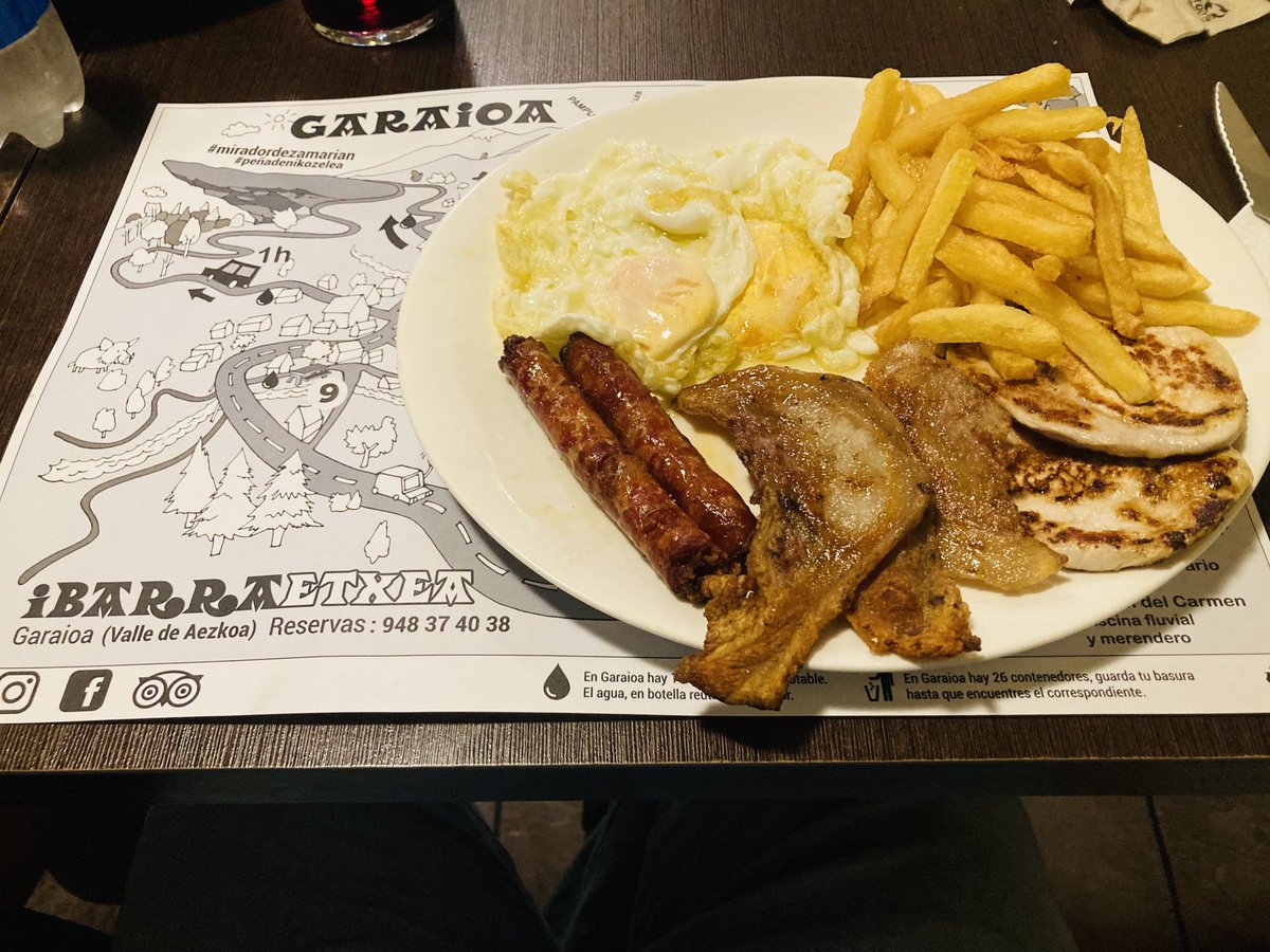 Como en casa…. En ningún sitio!!! 😁😁 artistas mi hermana y mi ama!!
#garaioa#pirineo#mi pueblo 🥰