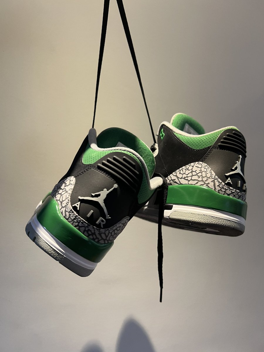 sneakerit_mx's tweet photo. Para usarlos, que estén limpios. La netflix. https://t.co/9jPomBUocl