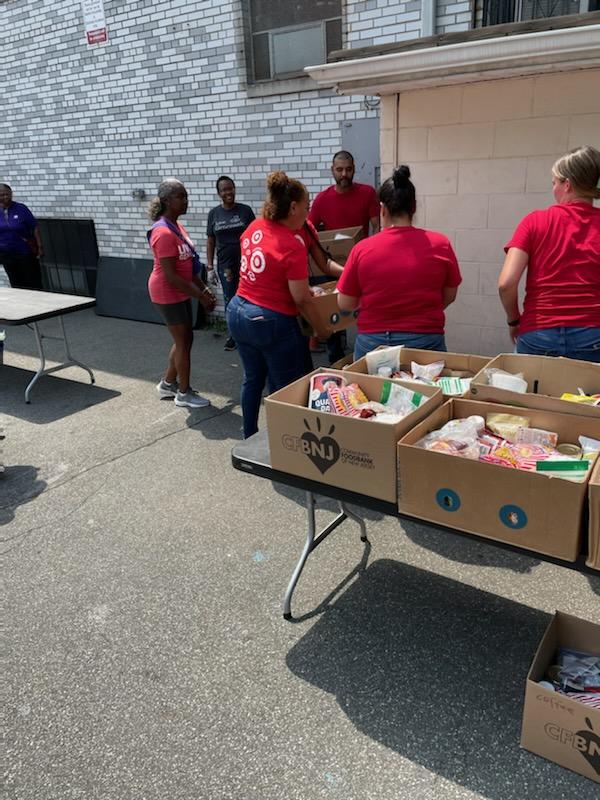 Rosa and the D446 team making a difference by volunteering at the Behalf Food pantry in Newark today! Thanks team! <a href="/TatCamacho/">Tatiana</a> <a href="/LeahDevlin11/">Leah Devlin</a>