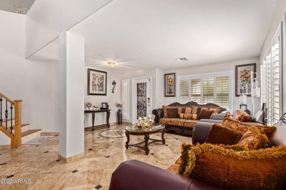 KrysTheRealtor's tweet photo. 7114 S 30th LN, Phoenix, AZ 85041 just hit the market!
Take a look at this awesome space: https://t.co/WToxGUM2QE https://t.co/1rZvnovAs0