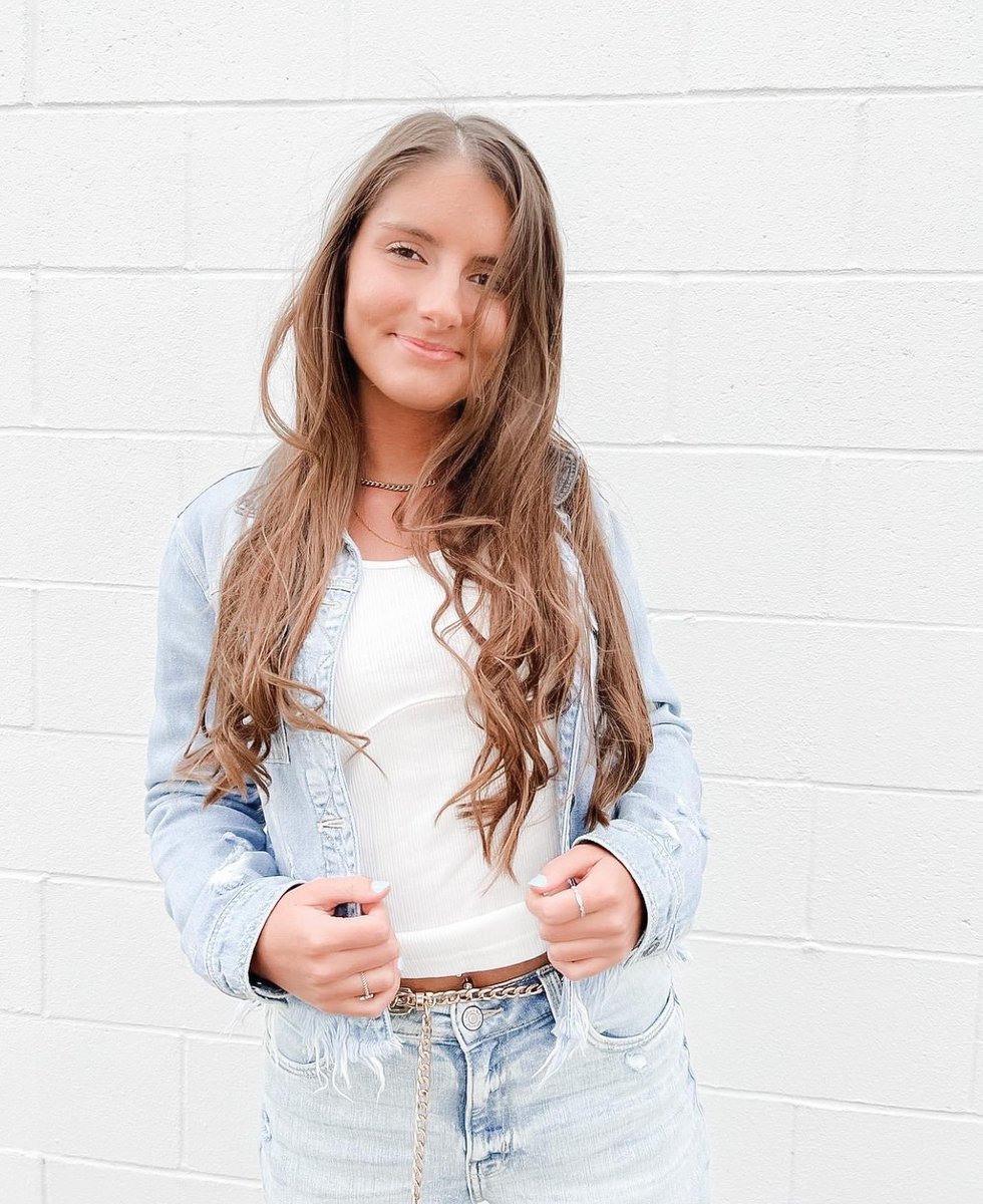 alphachimizzou's tweet image. Favorite day of the week, 
#WhyAlphaChiWednesday! 

Meet Andrea! 💌

“Coming from a small town to a big university was super scary for me, but AXO felt like home &amp;amp; so welcoming. Shaping me into a stronger, confident person &amp;amp; I had great support along the way.” 🤍
#AlphaChiMizzou