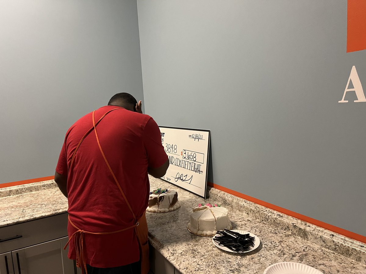 HD Nuhfer (@hdnuhfer) on Twitter photo Celebrating G’s birthday last night! Cakes made by one of our own!  #freightteam #greatteam <a href="/METMatt3807/">Matthew Alan Tomasi</a> @AsalazarHD3848 <a href="/SeanMatson_THD/">Sean Matson</a> <a href="/NEToledoTHD/">Toledo THD-Alexis Rd</a> Celebrating G’s birthday last night! Cakes made by one of our own!  #freightteam #greatteam <a href="/METMatt3807/">Matthew Alan Tomasi</a> @AsalazarHD3848 <a href="/SeanMatson_THD/">Sean Matson</a> <a href="/NEToledoTHD/">Toledo THD-Alexis Rd</a>