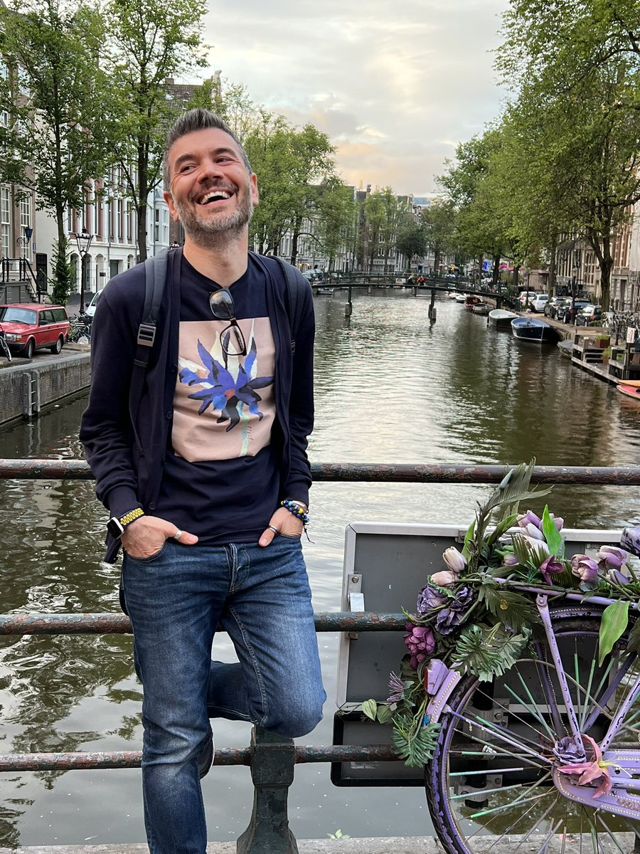 Non sorrido mai, ma ogni tanto ci sta. Sarà l’aria di Amsterdam. O la sua meravigliosa temperatura. Buona serata 💙