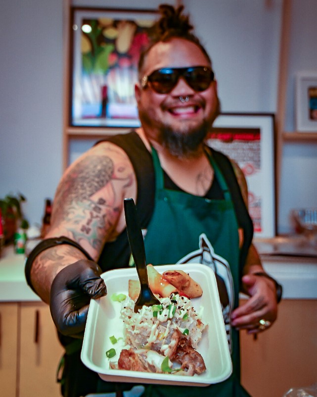 thecannachamber's tweet photo. Chef Rudy Sta Ana rocking at our event last week at Green Street - Los Angeles Expo &amp; Mixer, thanks for the great food!
Photo credit: Look At You GO! Photography by Ginger Michele
@lookatyougo_   @ginger_michele
#Cannabis #Marijuana #CannabisChamber #Mingle #chef #food #event https://t.co/KNqrTsfBCW